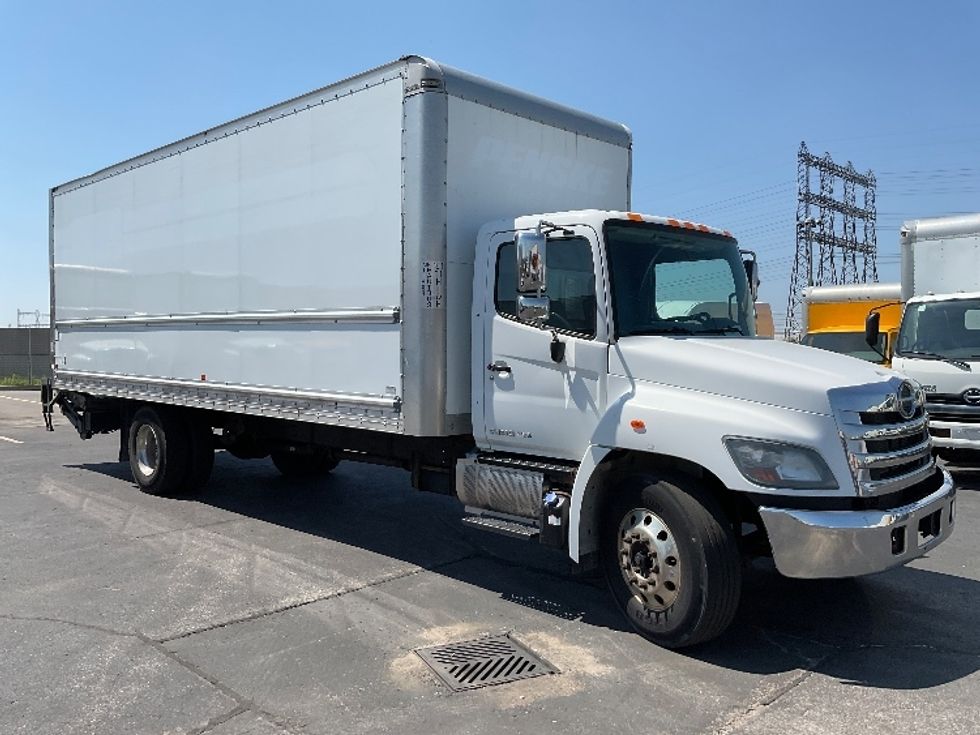 Medium Duty Box Truck-Light and Medium Duty Trucks-Hino-2020-268-Etobicoke-ON-187,740\n\t\tkm-$ 69,500 - Image 1