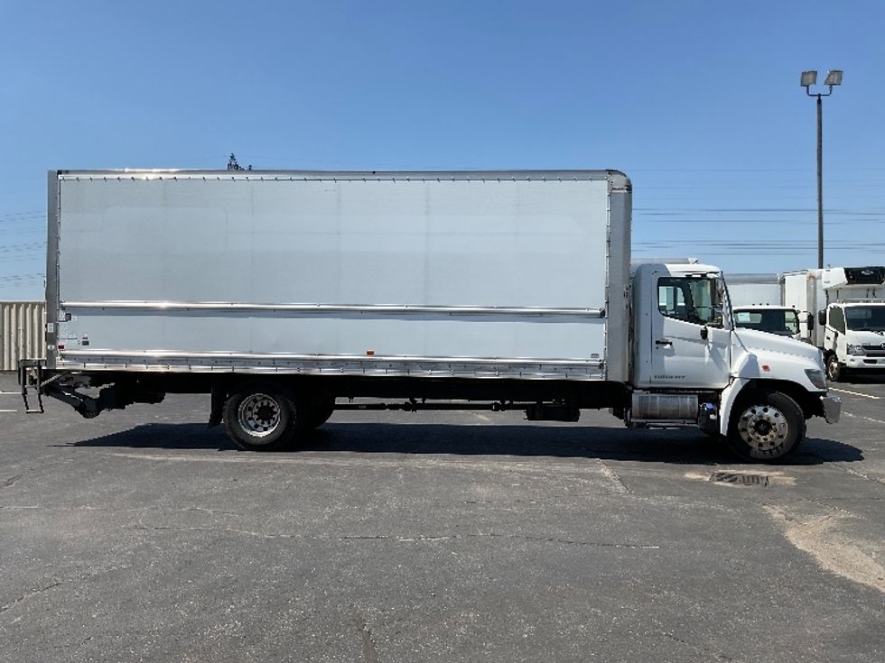 Medium Duty Box Truck-Light and Medium Duty Trucks-Hino-2020-268-Etobicoke-ON-187,740\n\t\tkm-$ 69,500 - Image 15