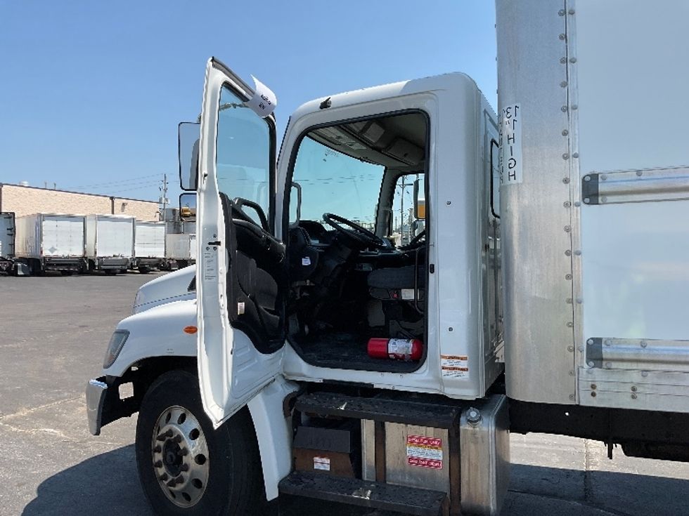 Medium Duty Box Truck-Light and Medium Duty Trucks-Hino-2020-268-Etobicoke-ON-187,740\n\t\tkm-$ 69,500 - Image 16
