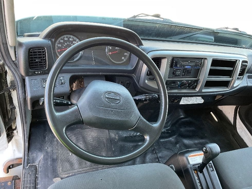 Medium Duty Box Truck-Light and Medium Duty Trucks-Hino-2020-268-Etobicoke-ON-187,740\n\t\tkm-$ 69,500 - Image 18