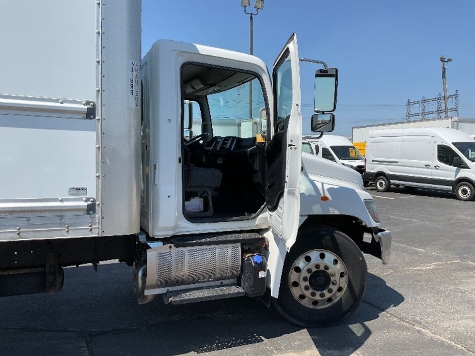 Medium Duty Box Truck-Light and Medium Duty Trucks-Hino-2020-268-Etobicoke-ON-187,740\n\t\tkm-$ 69,500 - Image 20