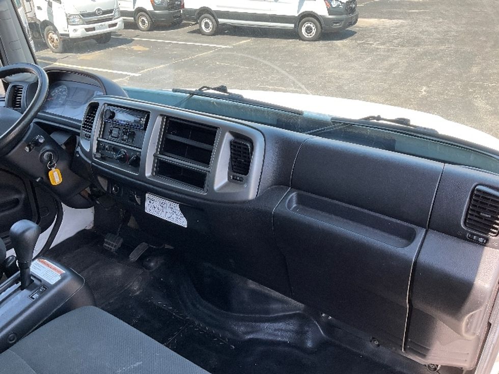 Medium Duty Box Truck-Light and Medium Duty Trucks-Hino-2020-268-Etobicoke-ON-187,740\n\t\tkm-$ 69,500 - Image 21