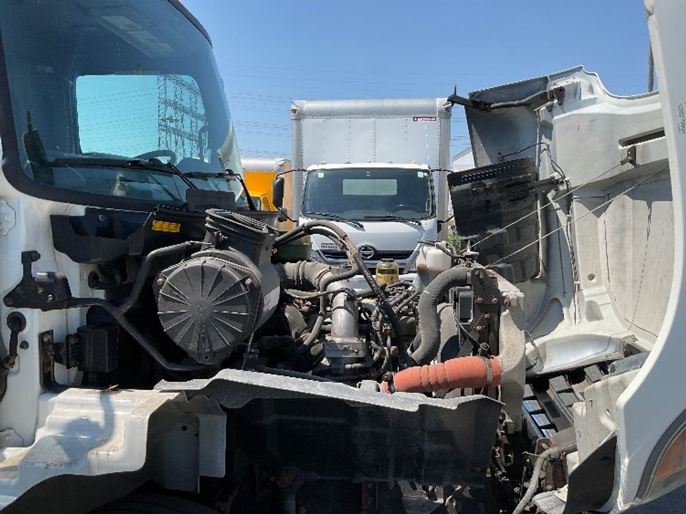 Medium Duty Box Truck-Light and Medium Duty Trucks-Hino-2020-268-Etobicoke-ON-187,740\n\t\tkm-$ 69,500 - Image 23