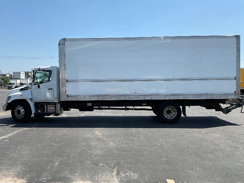 Medium Duty Box Truck-Light and Medium Duty Trucks-Hino-2020-268-Etobicoke-ON-187,740\n\t\tkm-$ 69,500 - Image 4