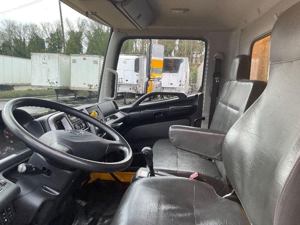 Medium Duty Box Truck-Light and Medium Duty Trucks-Hino-2020-268-Everett-WA-113,923\n\t\tmiles-$ 63,500 - Image 19