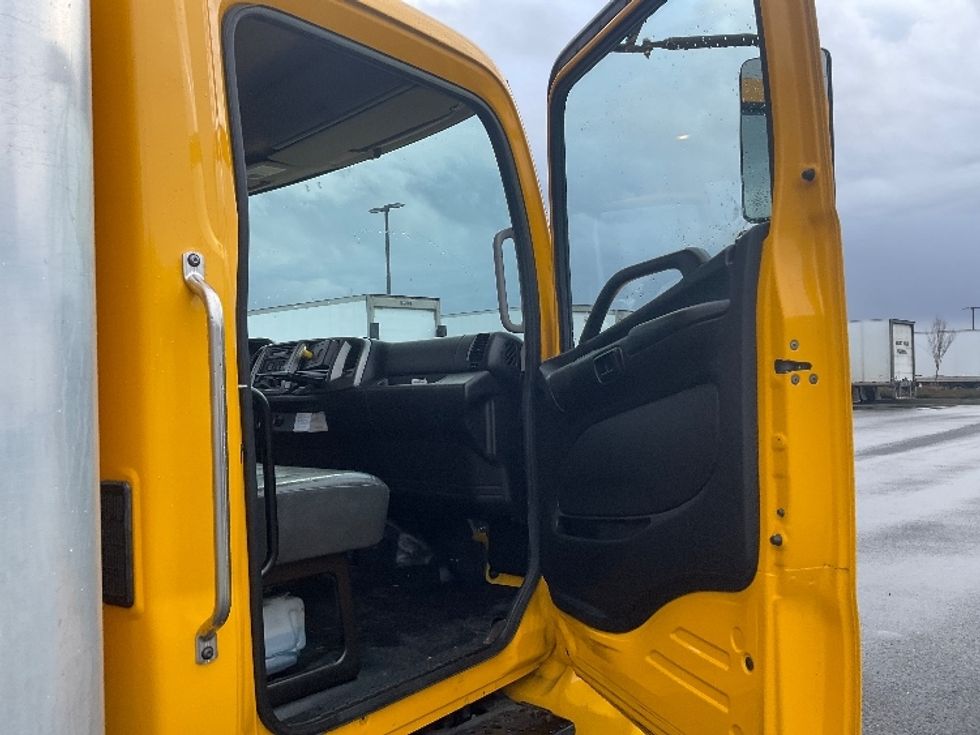 Medium Duty Box Truck-Light and Medium Duty Trucks-Hino-2020-268-Everett-WA-113,923\n\t\tmiles-$ 63,500 - Image 20