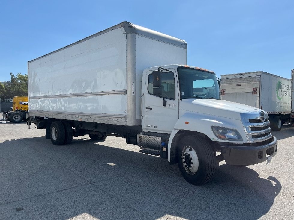 Medium Duty Box Truck-Light and Medium Duty Trucks-Hino-2020-268-Fontana-CA-131,257\n\t\tmiles-$ 63,250 - Image 1