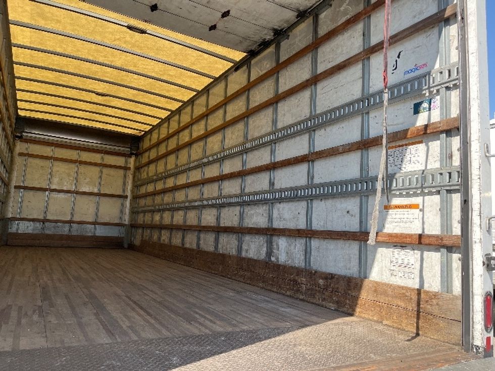 Medium Duty Box Truck-Light and Medium Duty Trucks-Hino-2020-268-Fontana-CA-131,257\n\t\tmiles-$ 63,250 - Image 12