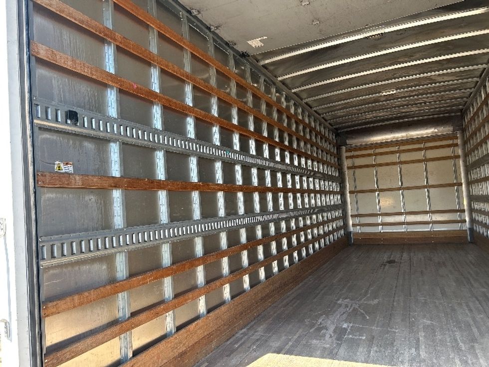 Medium Duty Box Truck-Light and Medium Duty Trucks-Hino-2020-268-Fontana-CA-185,105\n\t\tmiles-$ 47,500 - Image 11