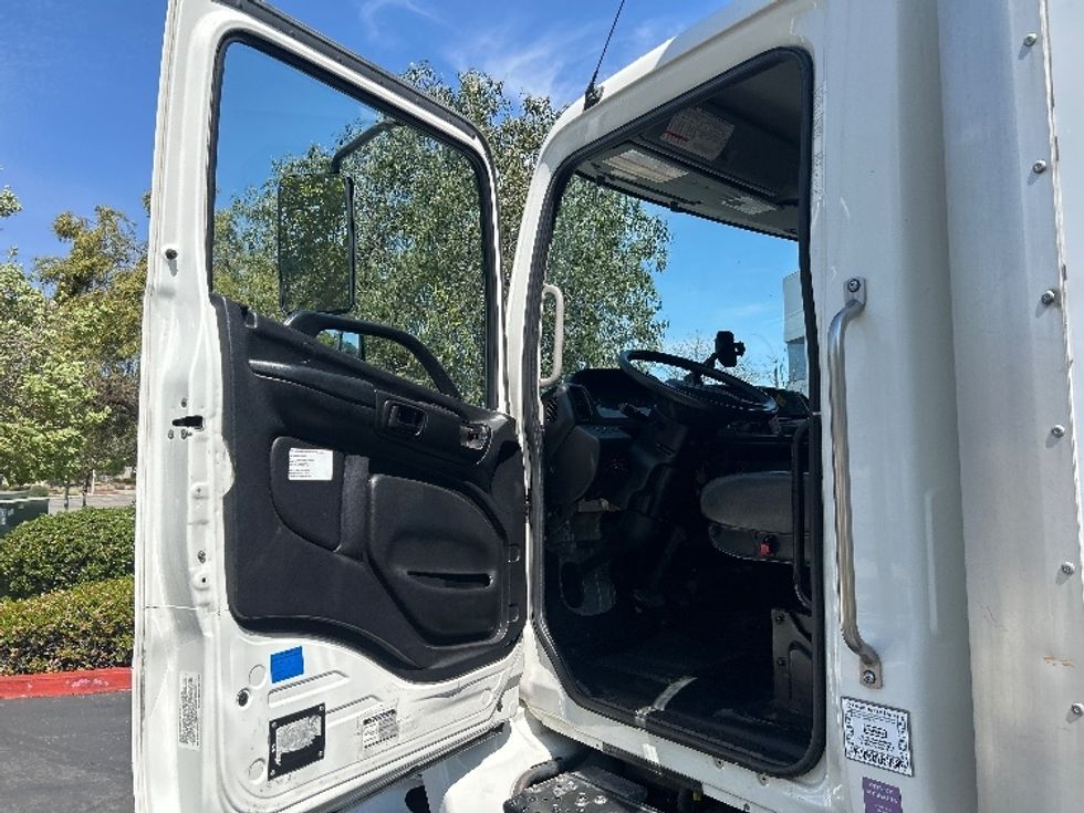 Medium Duty Box Truck-Light and Medium Duty Trucks-Hino-2020-268-Fontana-CA-185,105\n\t\tmiles-$ 47,500 - Image 16