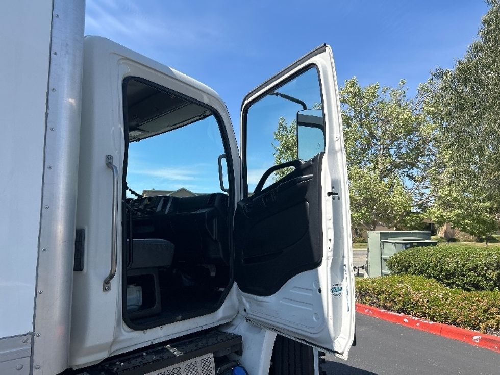 Medium Duty Box Truck-Light and Medium Duty Trucks-Hino-2020-268-Fontana-CA-185,105\n\t\tmiles-$ 47,500 - Image 20