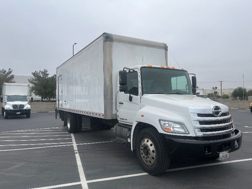 Medium Duty Box Truck-Light and Medium Duty Trucks-Hino-2020-268-Fontana-CA-218,071\n\t\tmiles-$ 49,750 - Image 1
