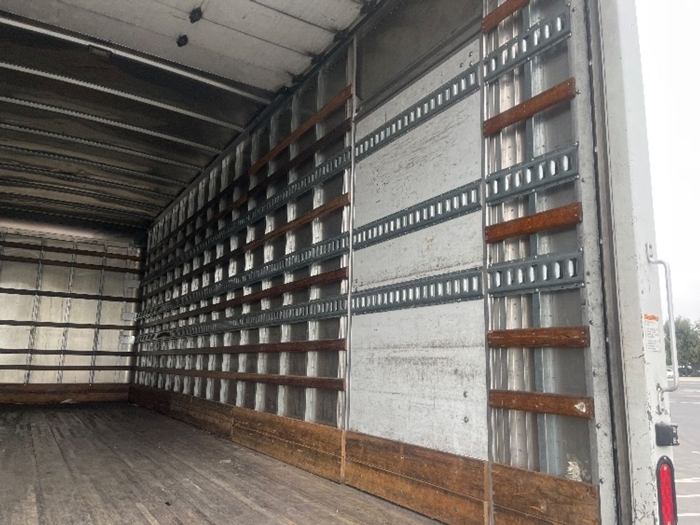 Medium Duty Box Truck-Light and Medium Duty Trucks-Hino-2020-268-Fontana-CA-218,071\n\t\tmiles-$ 49,750 - Image 12