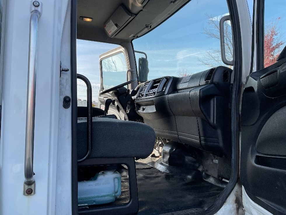 Medium Duty Box Truck-Light and Medium Duty Trucks-Hino-2020-268-Fredonia-NY-159,520\n\t\tmiles-$ 53,500 - Image 19