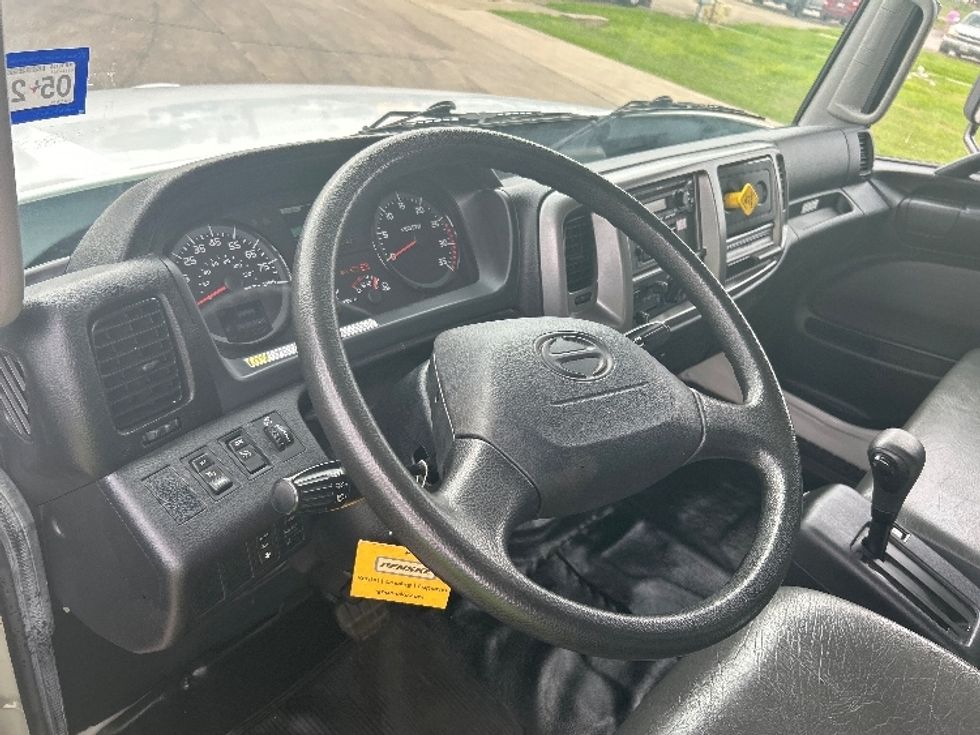 Medium Duty Box Truck-Light and Medium Duty Trucks-Hino-2020-268-Houston-TX-21,007\n\t\tmiles-$ 74,750 - Image 17