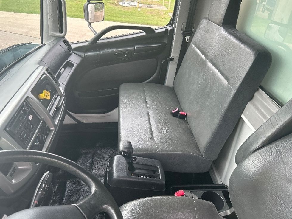 Medium Duty Box Truck-Light and Medium Duty Trucks-Hino-2020-268-Houston-TX-21,007\n\t\tmiles-$ 74,750 - Image 19