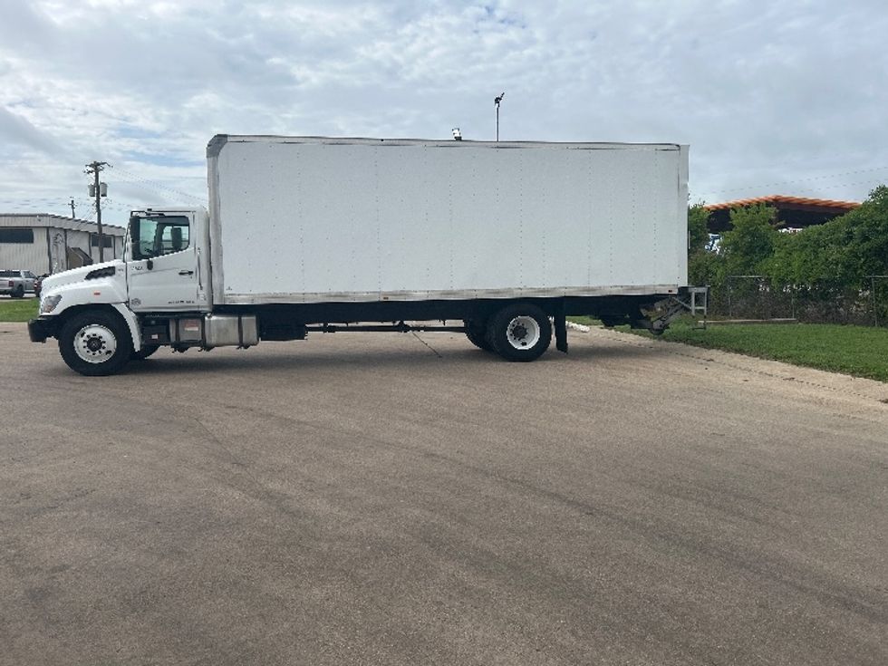 Medium Duty Box Truck-Light and Medium Duty Trucks-Hino-2020-268-Houston-TX-21,007\n\t\tmiles-$ 74,750 - Image 4