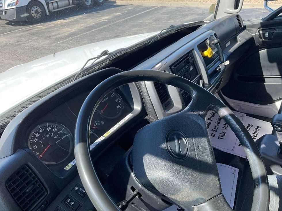 Medium Duty Box Truck-Light and Medium Duty Trucks-Hino-2020-268-Kansas City-MO-207,128\n\t\tmiles-$ 50,000 - Image 17