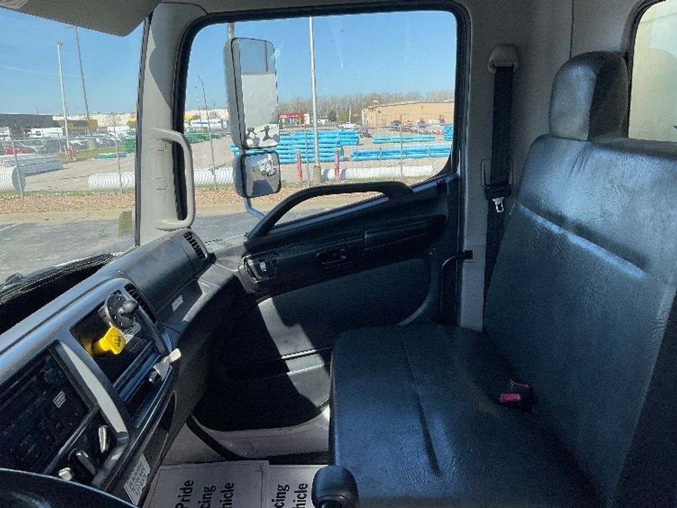 Medium Duty Box Truck-Light and Medium Duty Trucks-Hino-2020-268-Kansas City-MO-207,128\n\t\tmiles-$ 50,000 - Image 19