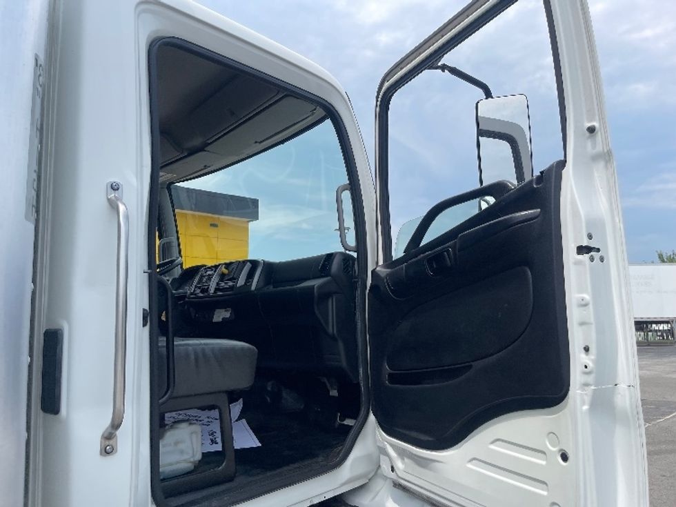 Medium Duty Box Truck-Light and Medium Duty Trucks-Hino-2020-268-Kansas City-MO-283,249\n\t\tmiles-$ 38,750 - Image 18