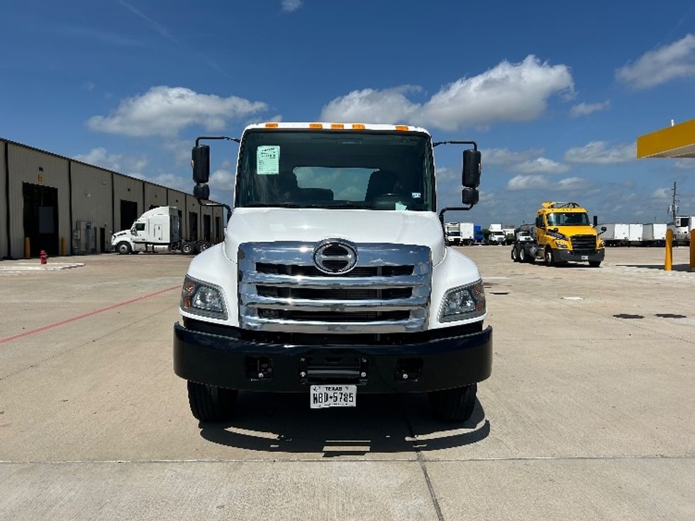 Medium Duty Box Truck-Light and Medium Duty Trucks-Hino-2020-268-Katy-TX-21,271\n\t\tmiles-$ 77,250 - Image 2