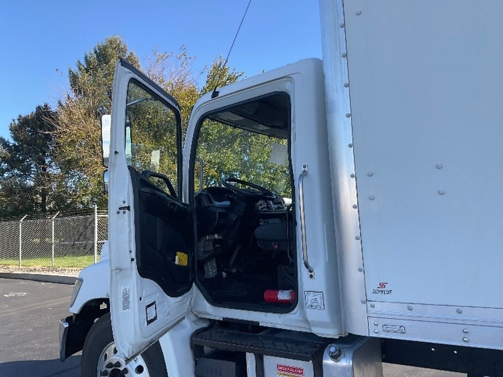 Medium Duty Box Truck-Light and Medium Duty Trucks-Hino-2020-268-Lancaster-PA-143,679\n\t\tmiles-$ 52,750 - Image 16