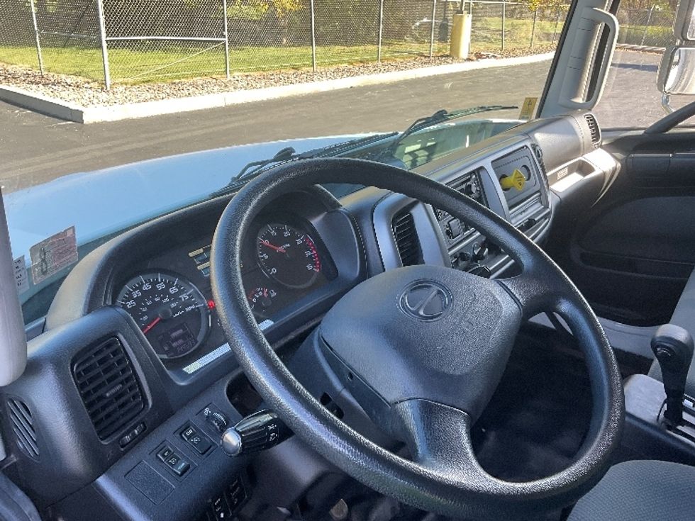 Medium Duty Box Truck-Light and Medium Duty Trucks-Hino-2020-268-Lancaster-PA-143,679\n\t\tmiles-$ 52,750 - Image 17
