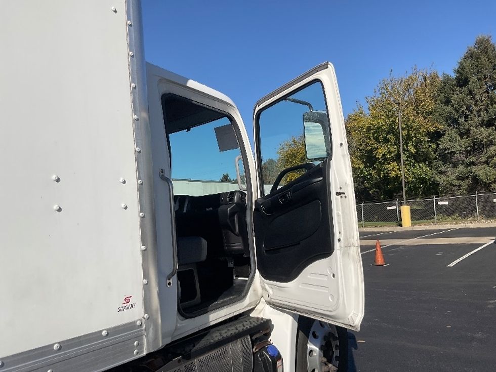 Medium Duty Box Truck-Light and Medium Duty Trucks-Hino-2020-268-Lancaster-PA-143,679\n\t\tmiles-$ 52,750 - Image 20