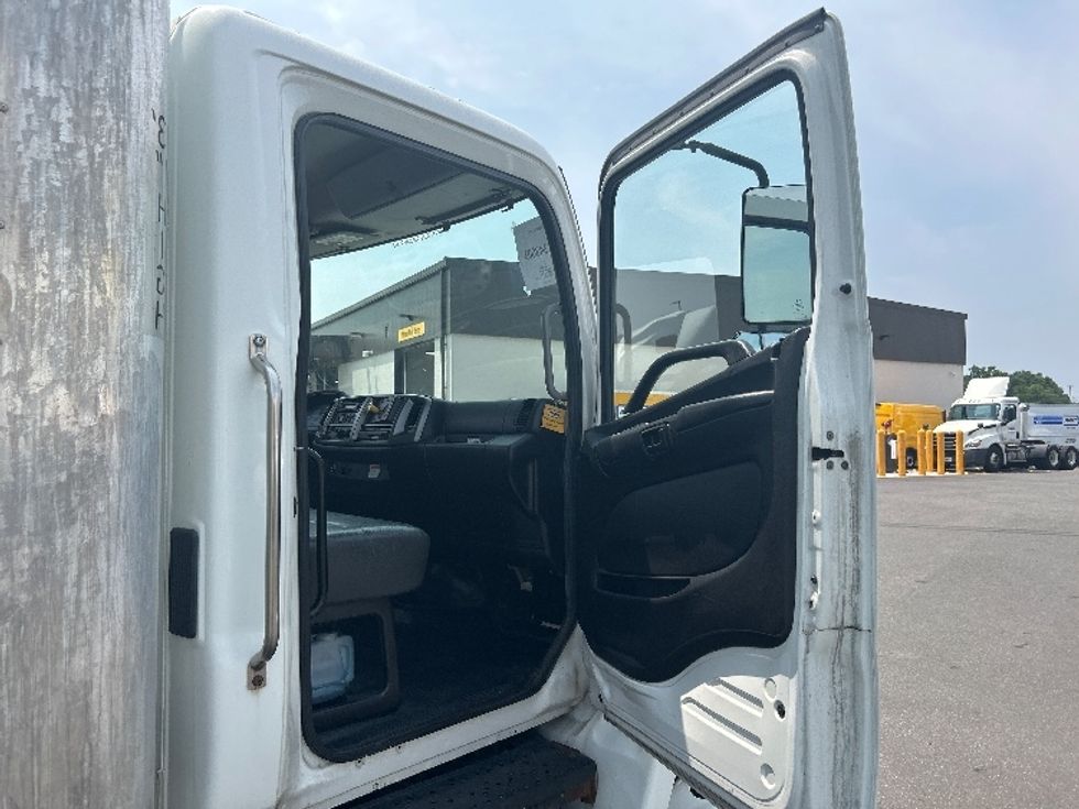 Medium Duty Box Truck-Light and Medium Duty Trucks-Hino-2020-268-Linden-NJ-181,477\n\t\tmiles-$ 51,000 - Image 20