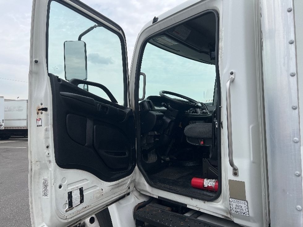 Medium Duty Box Truck-Light and Medium Duty Trucks-Hino-2020-268-Linden-NJ-330,252\n\t\tmiles-$ 27,250 - Image 16