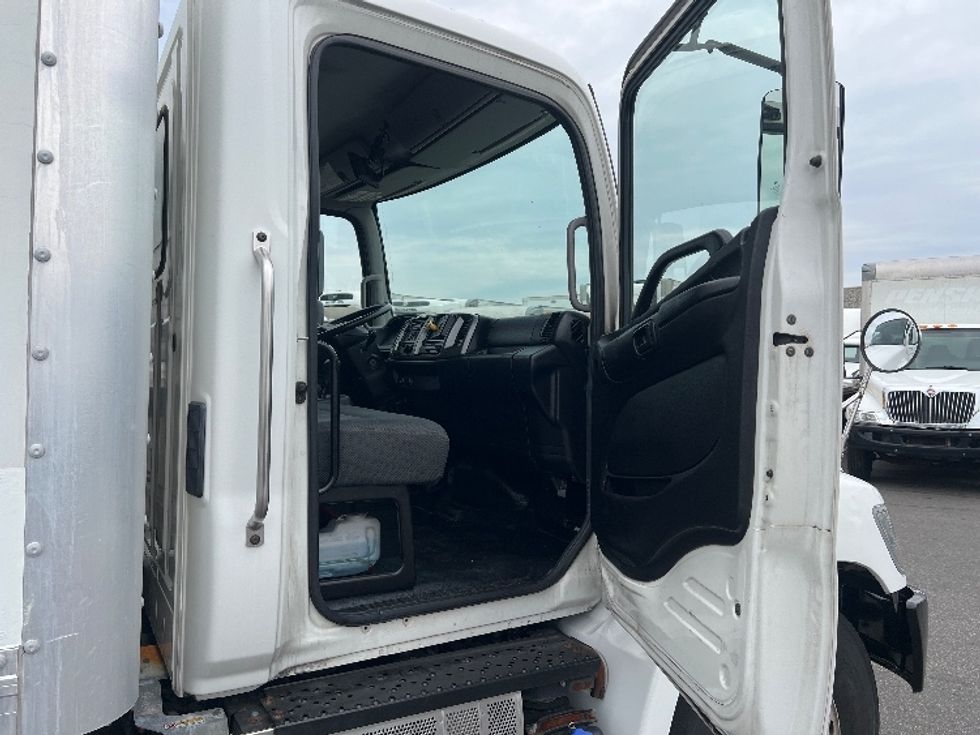 Medium Duty Box Truck-Light and Medium Duty Trucks-Hino-2020-268-Linden-NJ-330,252\n\t\tmiles-$ 27,250 - Image 20