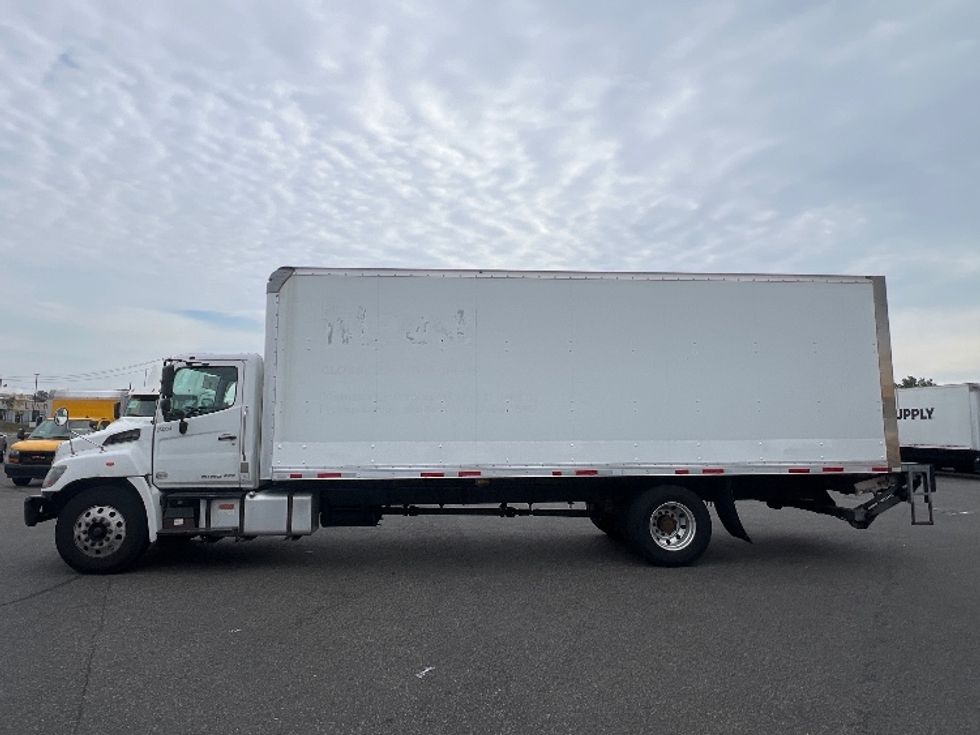 Medium Duty Box Truck-Light and Medium Duty Trucks-Hino-2020-268-Linden-NJ-330,252\n\t\tmiles-$ 27,250 - Image 4