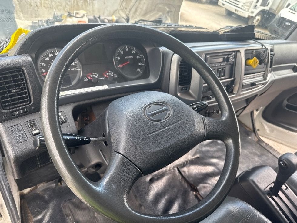 Medium Duty Box Truck-Light and Medium Duty Trucks-Hino-2020-268-Medley-FL-108,921\n\t\tmiles-$ 65,000 - Image 16