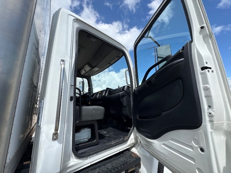 Medium Duty Box Truck-Light and Medium Duty Trucks-Hino-2020-268-Medley-FL-108,921\n\t\tmiles-$ 65,000 - Image 19
