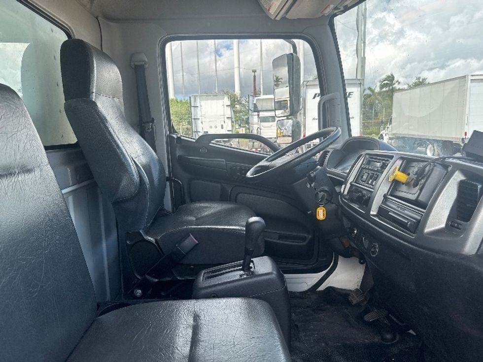 Medium Duty Box Truck-Light and Medium Duty Trucks-Hino-2020-268-Medley-FL-108,921\n\t\tmiles-$ 65,000 - Image 21