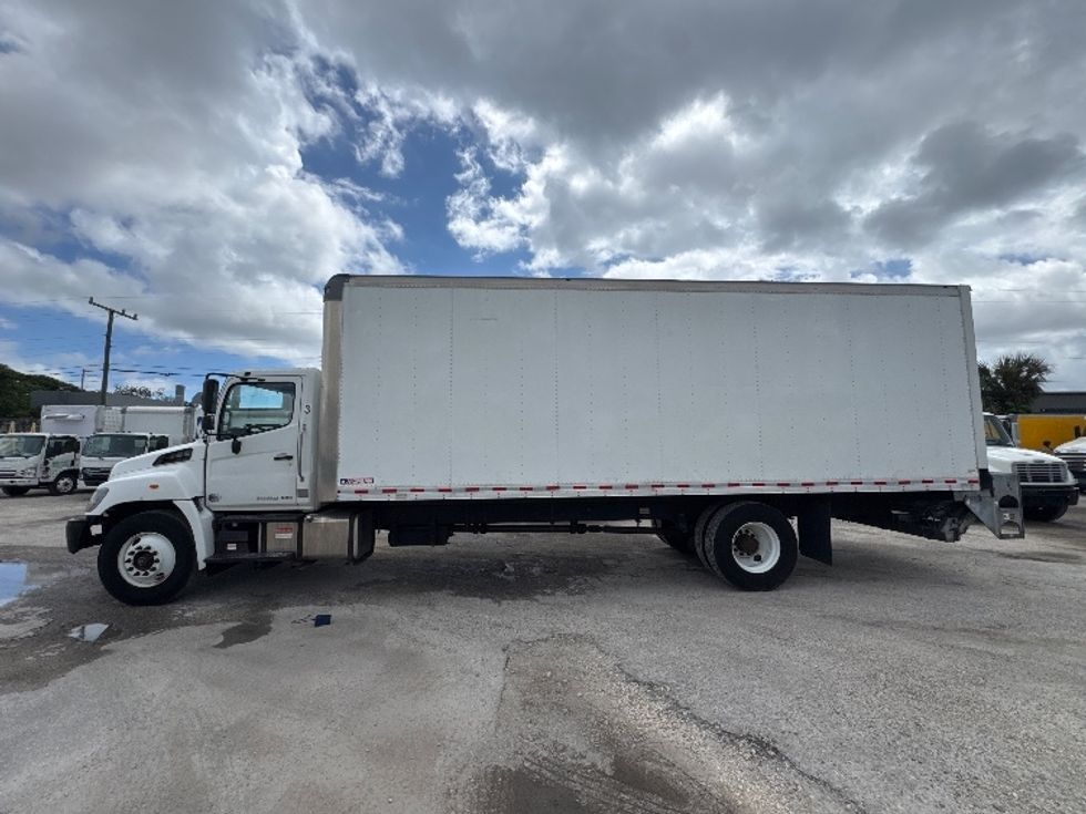 Medium Duty Box Truck-Light and Medium Duty Trucks-Hino-2020-268-Medley-FL-108,921\n\t\tmiles-$ 65,000 - Image 4