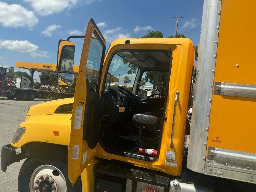Medium Duty Box Truck-Light and Medium Duty Trucks-Hino-2020-268-Medley-FL-172,015\n\t\tmiles-$ 56,000 - Image 16