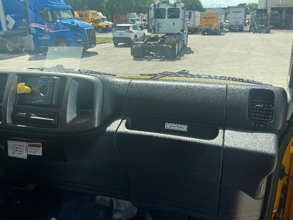 Medium Duty Box Truck-Light and Medium Duty Trucks-Hino-2020-268-Medley-FL-172,015\n\t\tmiles-$ 56,000 - Image 21