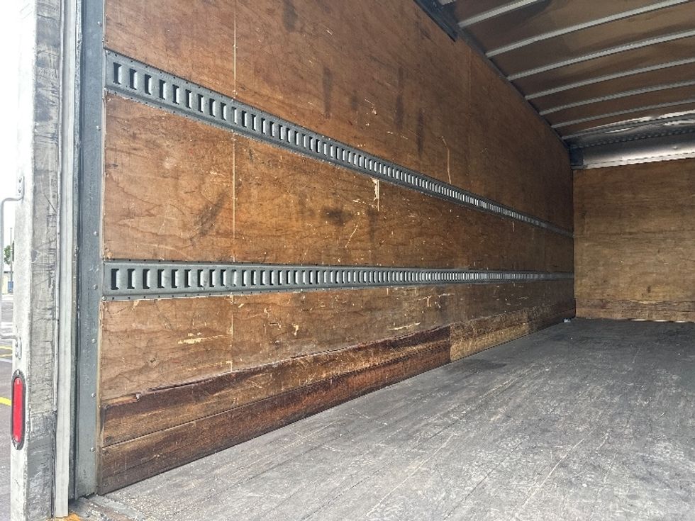 Medium Duty Box Truck-Light and Medium Duty Trucks-Hino-2020-268-Medley-FL-219,483\n\t\tmiles-$ 45,750 - Image 11