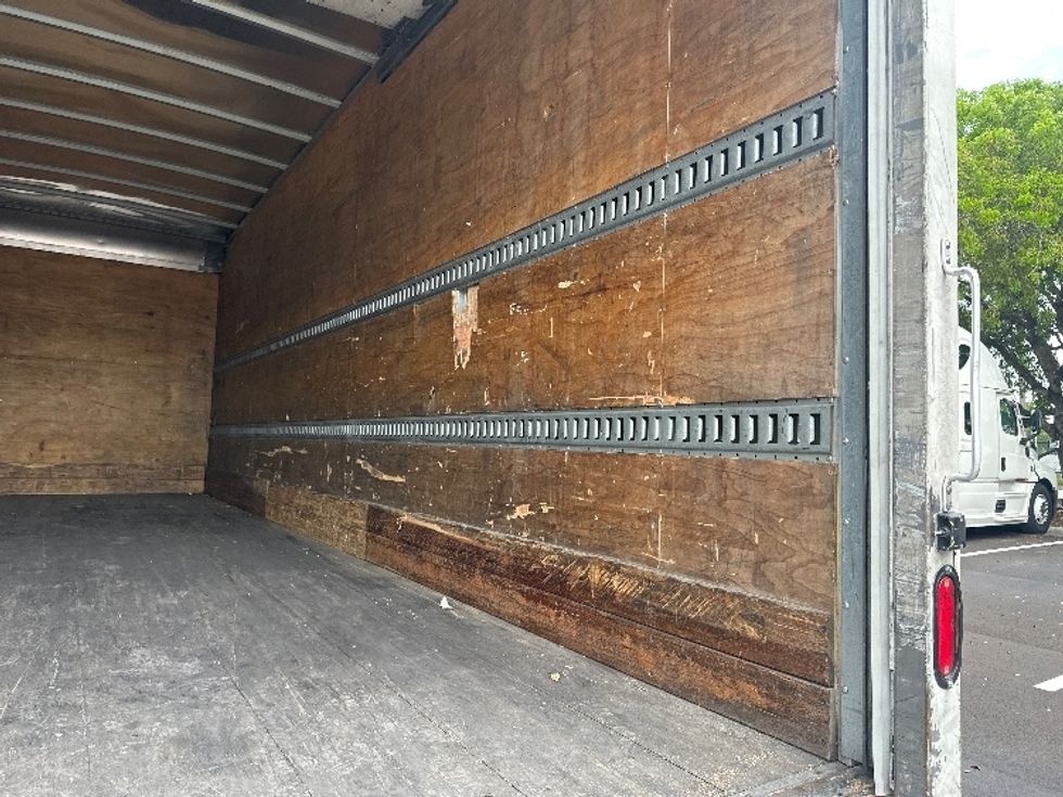 Medium Duty Box Truck-Light and Medium Duty Trucks-Hino-2020-268-Medley-FL-219,483\n\t\tmiles-$ 45,750 - Image 12