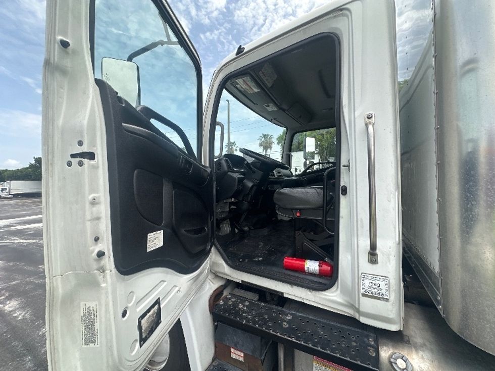 Medium Duty Box Truck-Light and Medium Duty Trucks-Hino-2020-268-Medley-FL-219,483\n\t\tmiles-$ 45,750 - Image 16
