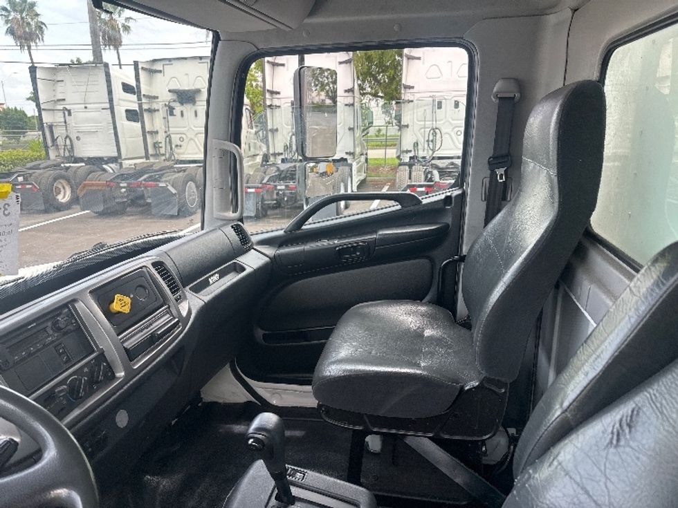 Medium Duty Box Truck-Light and Medium Duty Trucks-Hino-2020-268-Medley-FL-219,483\n\t\tmiles-$ 45,750 - Image 19