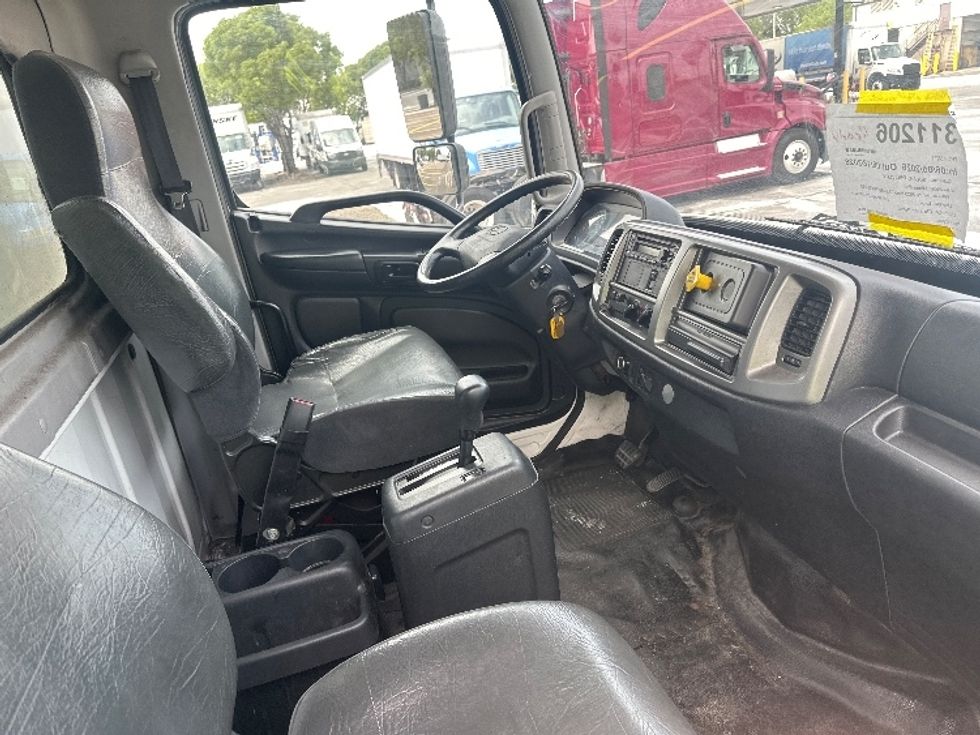Medium Duty Box Truck-Light and Medium Duty Trucks-Hino-2020-268-Medley-FL-219,483\n\t\tmiles-$ 45,750 - Image 22