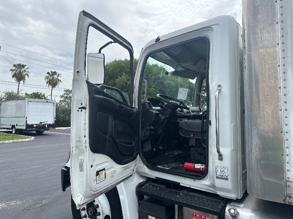 Medium Duty Box Truck-Light and Medium Duty Trucks-Hino-2020-268-Medley-FL-223,895\n\t\tmiles-$ 45,000 - Image 16