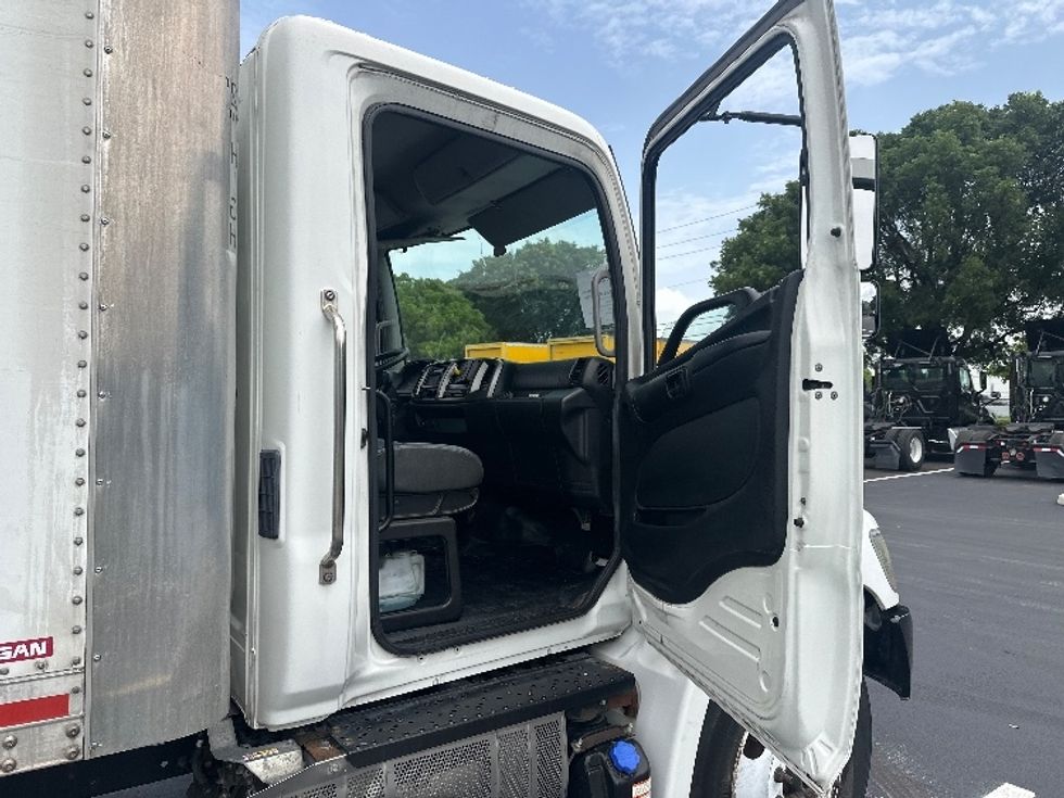 Medium Duty Box Truck-Light and Medium Duty Trucks-Hino-2020-268-Medley-FL-223,895\n\t\tmiles-$ 45,000 - Image 20