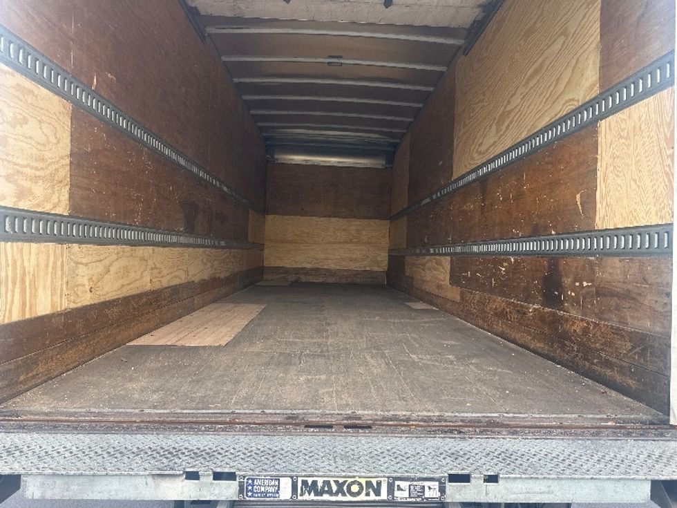 Medium Duty Box Truck-Light and Medium Duty Trucks-Hino-2020-268-Medley-FL-241,271\n\t\tmiles-$ 42,250 - Image 10