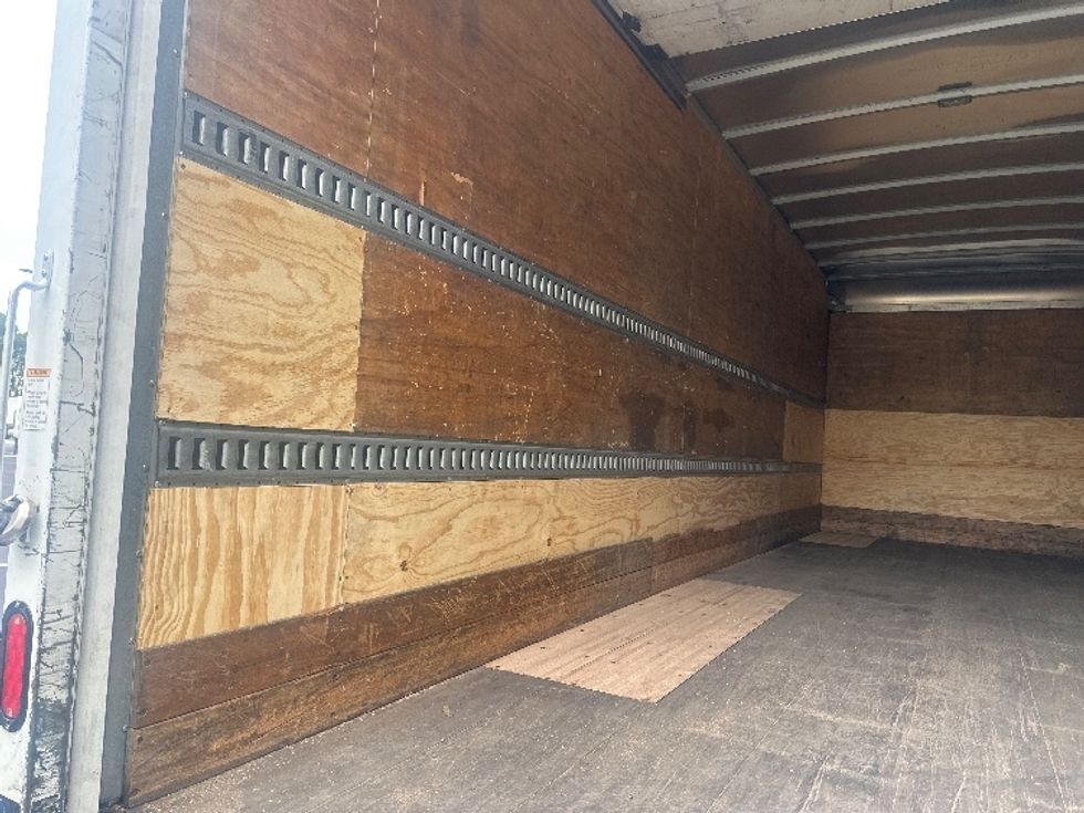 Medium Duty Box Truck-Light and Medium Duty Trucks-Hino-2020-268-Medley-FL-241,271\n\t\tmiles-$ 42,250 - Image 11