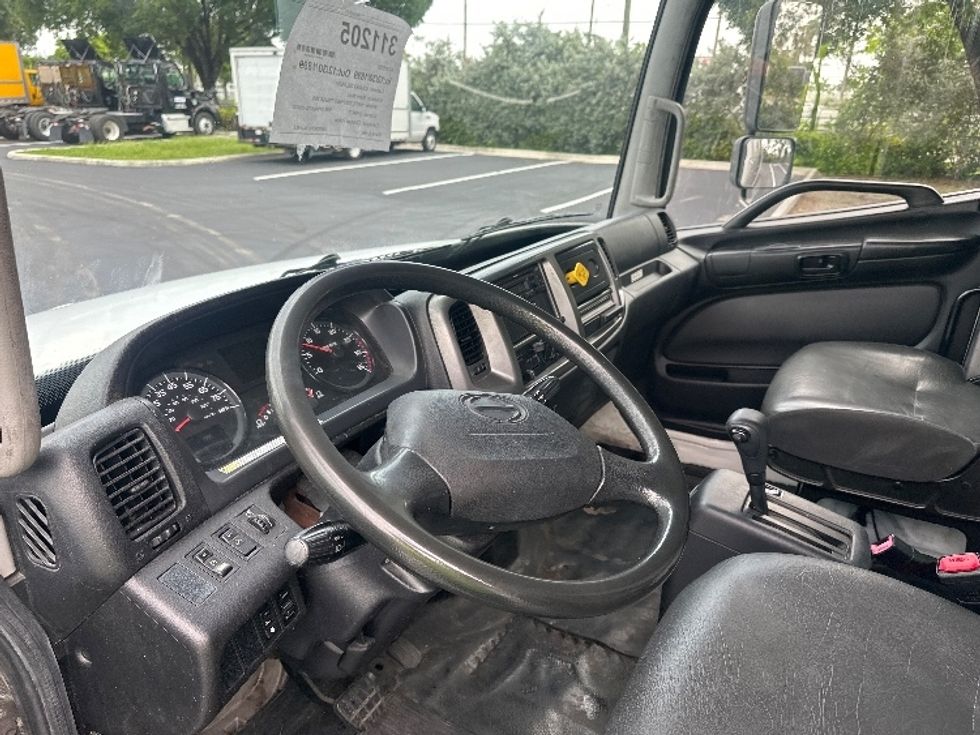 Medium Duty Box Truck-Light and Medium Duty Trucks-Hino-2020-268-Medley-FL-241,271\n\t\tmiles-$ 42,250 - Image 17