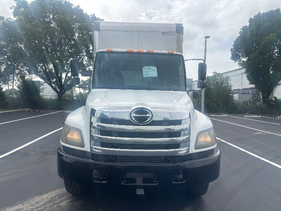 Medium Duty Box Truck-Light and Medium Duty Trucks-Hino-2020-268-Medley-FL-241,271\n\t\tmiles-$ 42,250 - Image 2