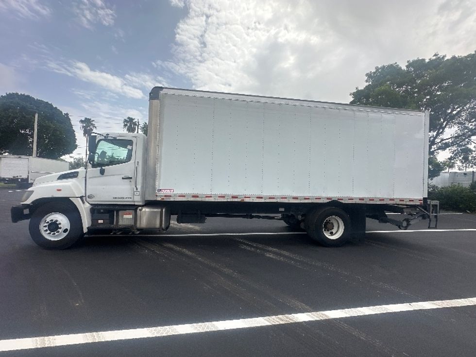 Medium Duty Box Truck-Light and Medium Duty Trucks-Hino-2020-268-Medley-FL-241,271\n\t\tmiles-$ 42,250 - Image 4